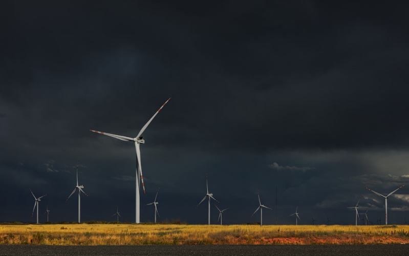 Europe spot power spikes above EUR 500/MWh on low wind output